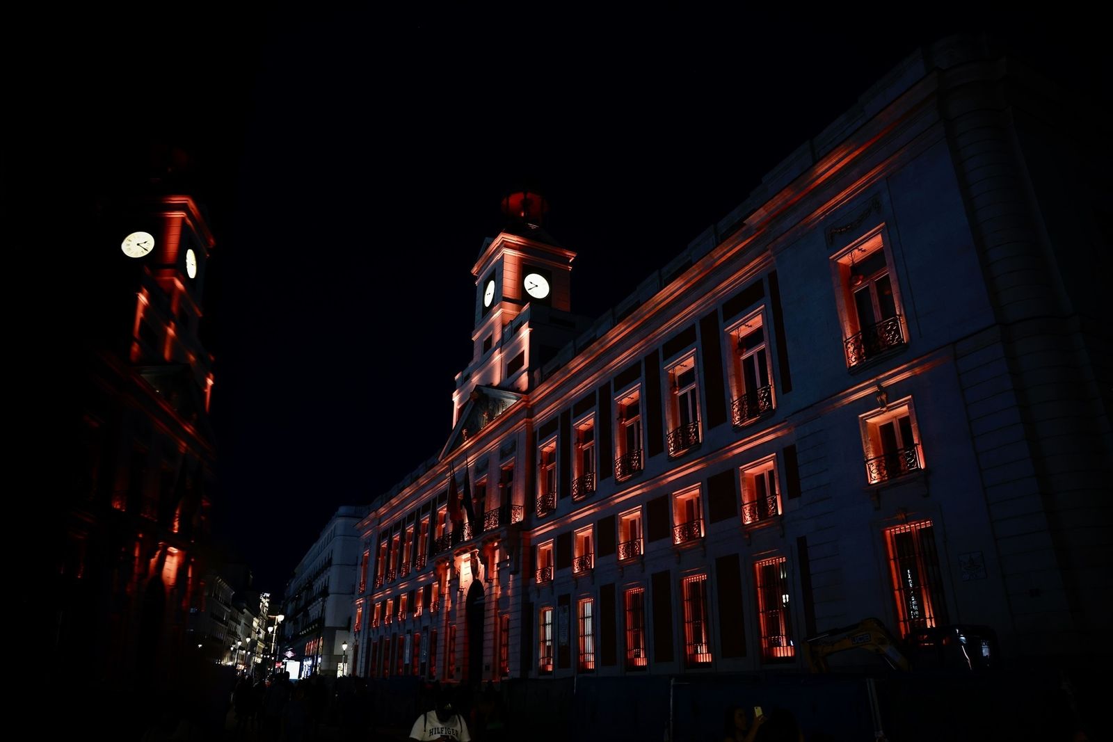 La Comunidad ilumina la Real Casa de Correos con el color naranja para dar visibilidad al Síndrome DYRK 1A