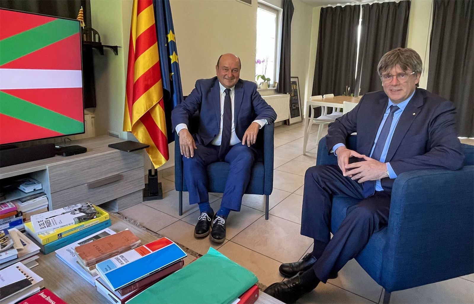 Ortuzar y Puigdemont tratan en Waterloo del papel de PNV y de Junts en la investidura