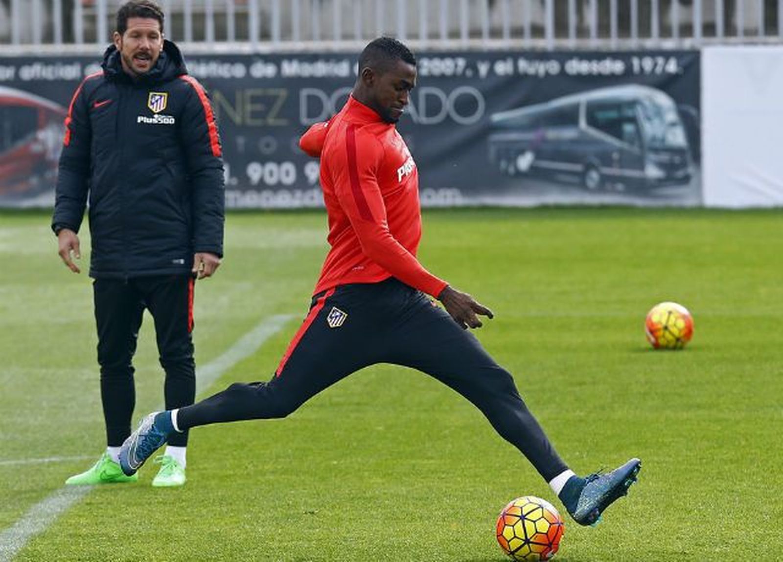 El Atlético afina la puntería antes de visitar Riazor