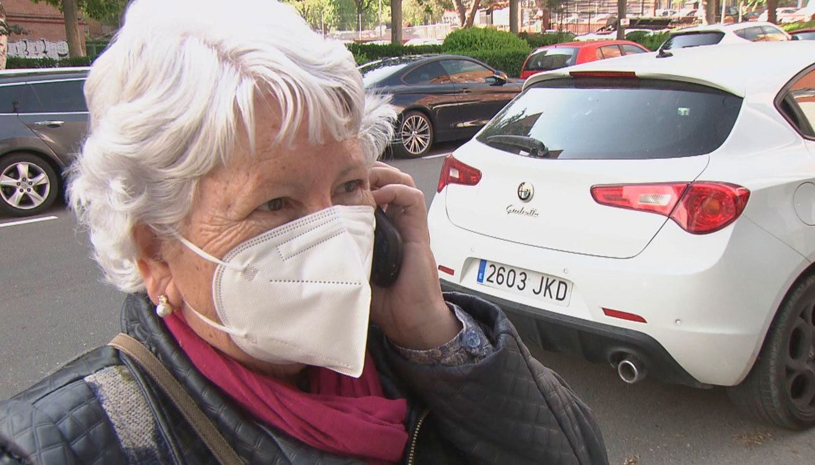Los mayores de 75 años ya pueden pedir cita por teléfono para vacunarse sin esperar a que les llamen
