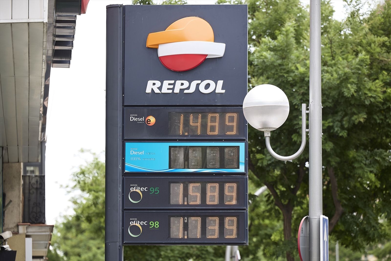 El precio de la gasolina se congela mientras el diésel vuelve a subir