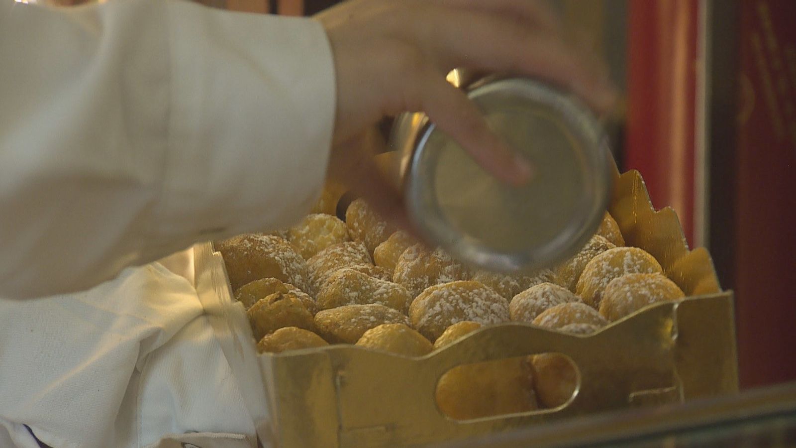 Los buñuelos siguen siendo los dulces favoritos en Todos los Santos