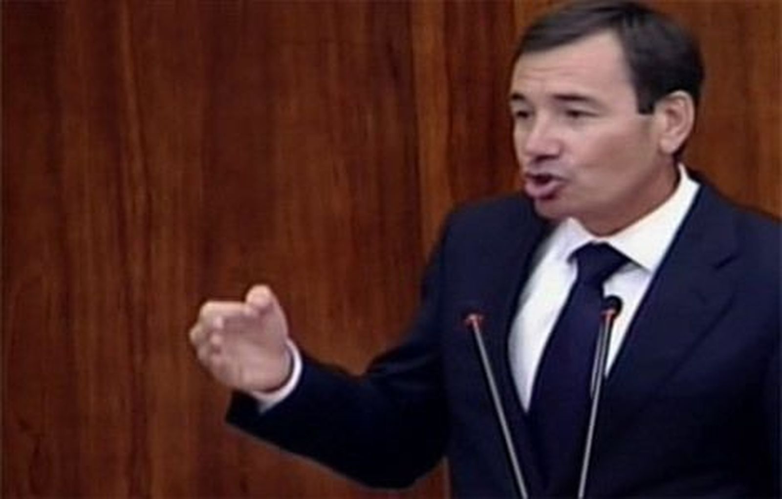 Gómez acusa a González de llevar a Madrid al  "estancamiento" político y económico