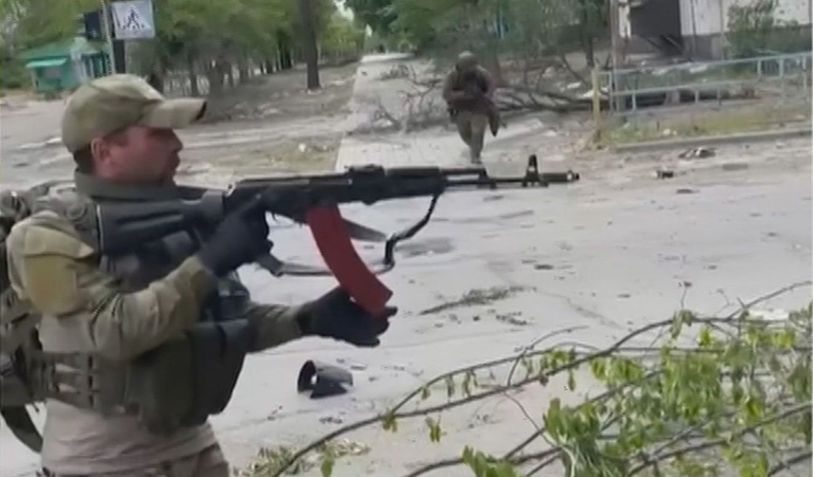 El avance ruso en Lugansk obliga al repliegue de Ucrania mientras Rusia vuelve a amenazar a EEUU y a la UE