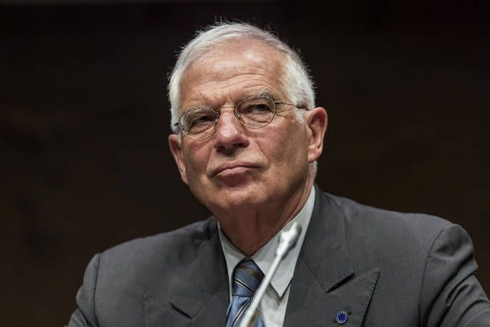 La oposición pide la dimisión de Borrell por la multa de la CNMV