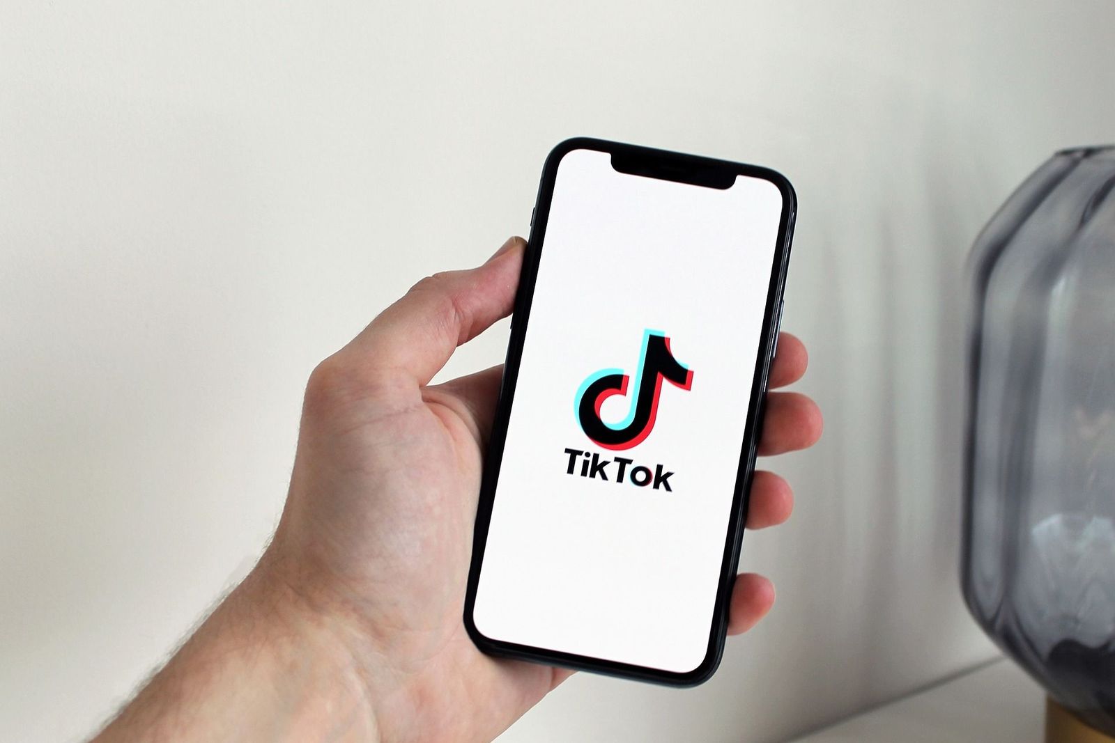 Los expertos alertan de un nuevo trastorno en los jóvenes por el uso de las redes sociales, el 'TikTok Tics'