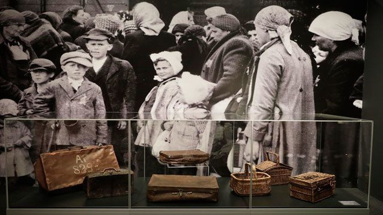 Se prorroga hasta octubre la exposición sobre Auschwitz en el Centro Arte Canal