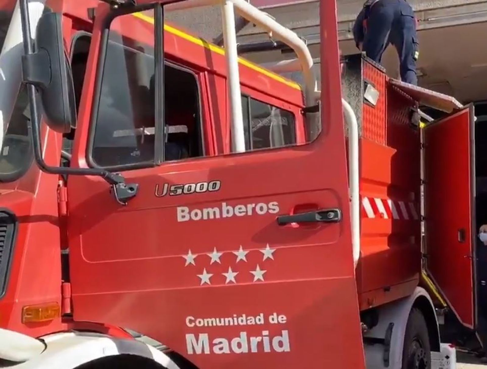 Madrid envía un equipo de respuesta inmediata al incendio forestal que arrasa Cáceres