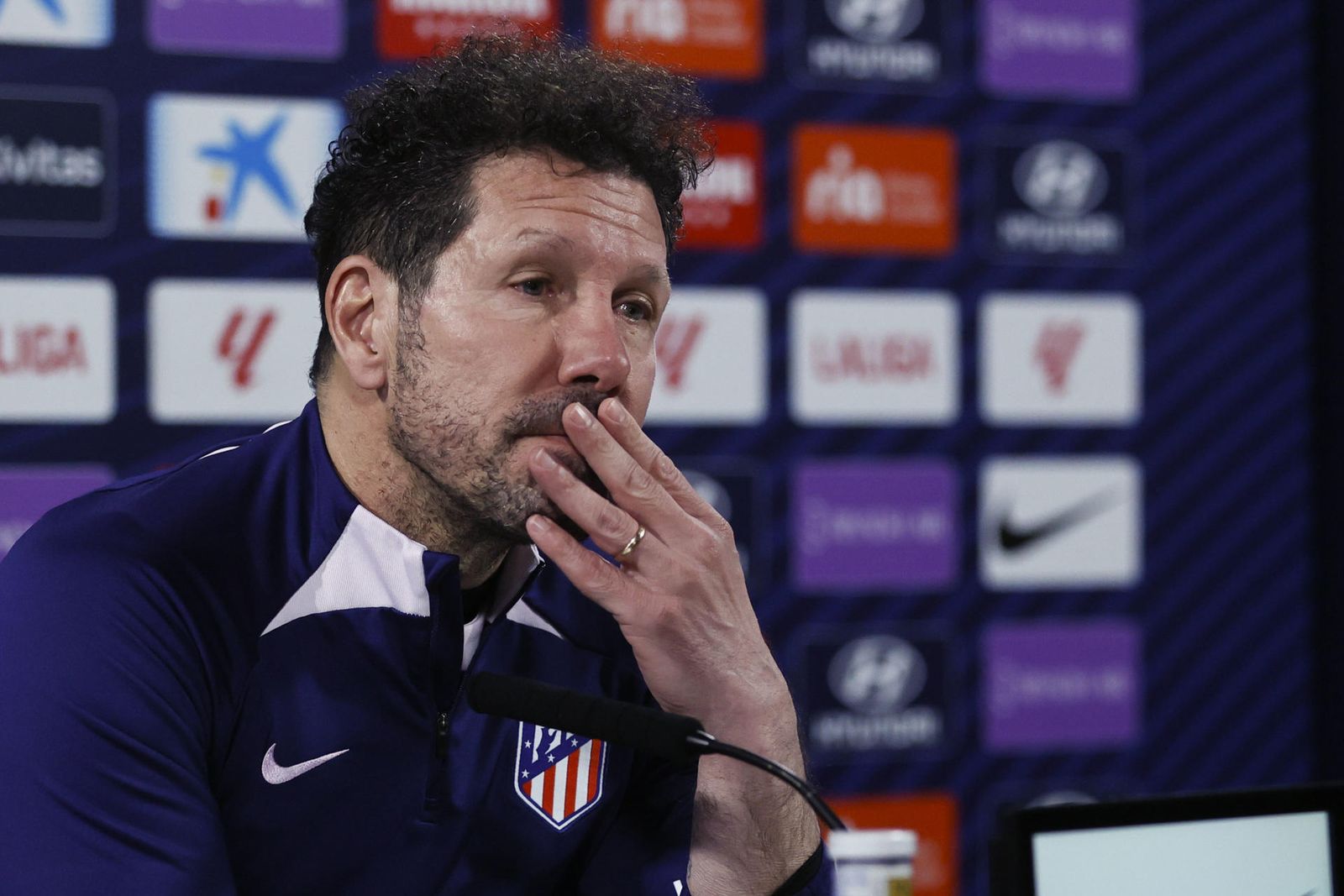 Simeone y Xavi sobre el duelo