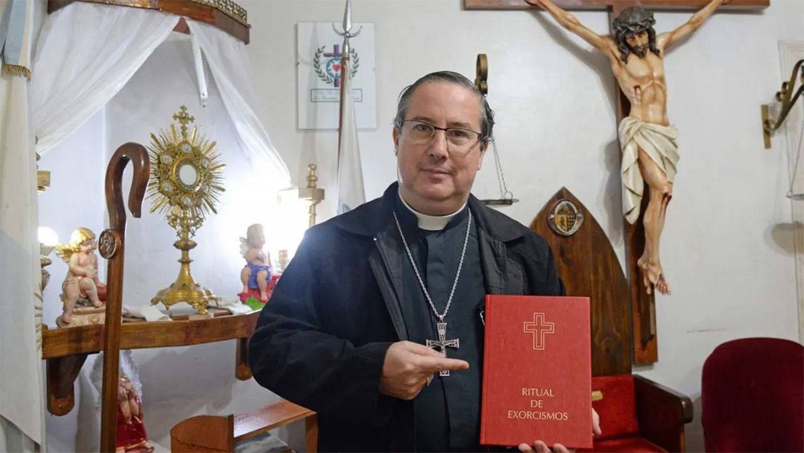 Obispo Manuel Adolfo Acuña, de profesión exorcista