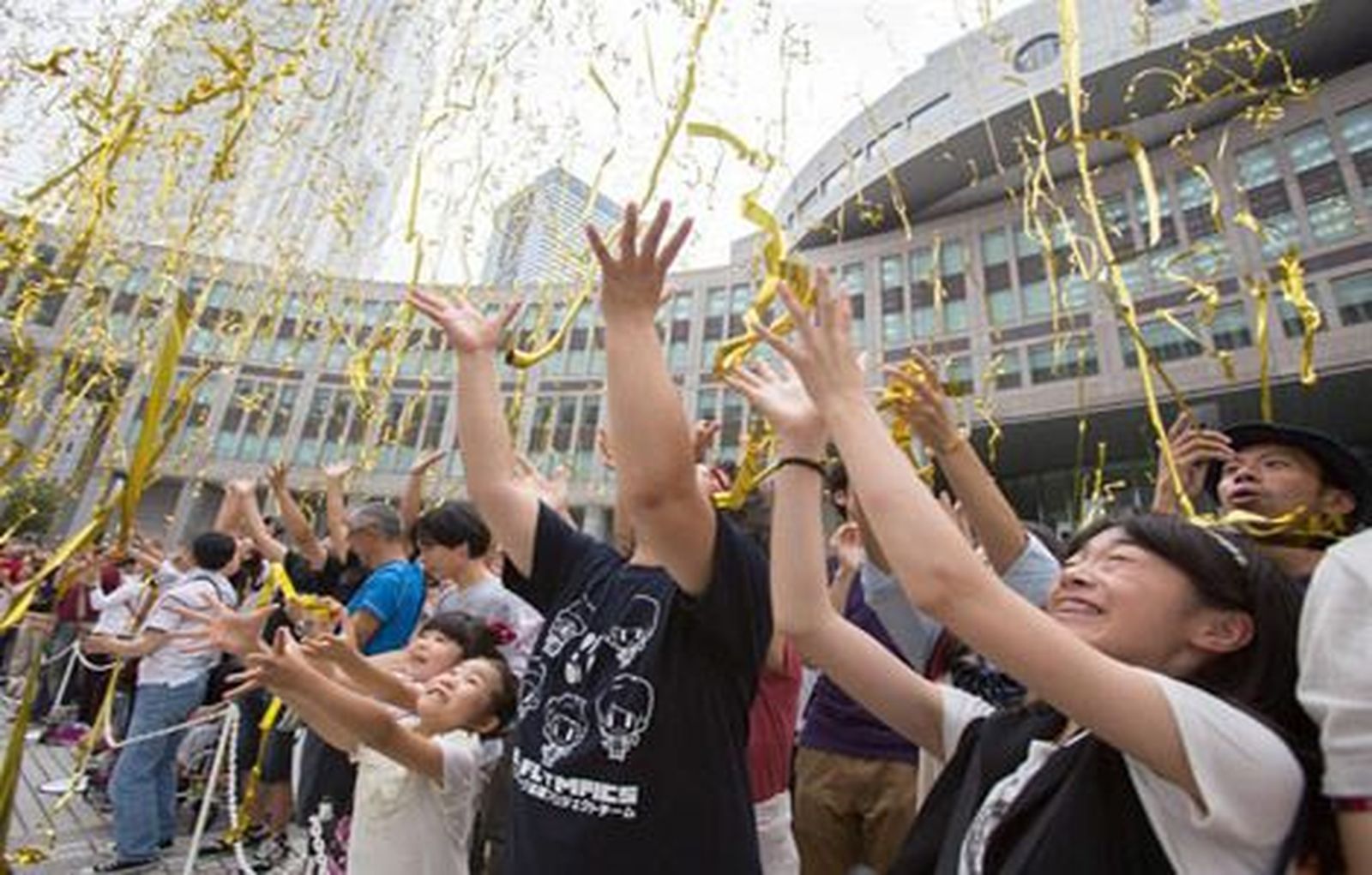 Tokio se despierta festejando el sueño olímpico