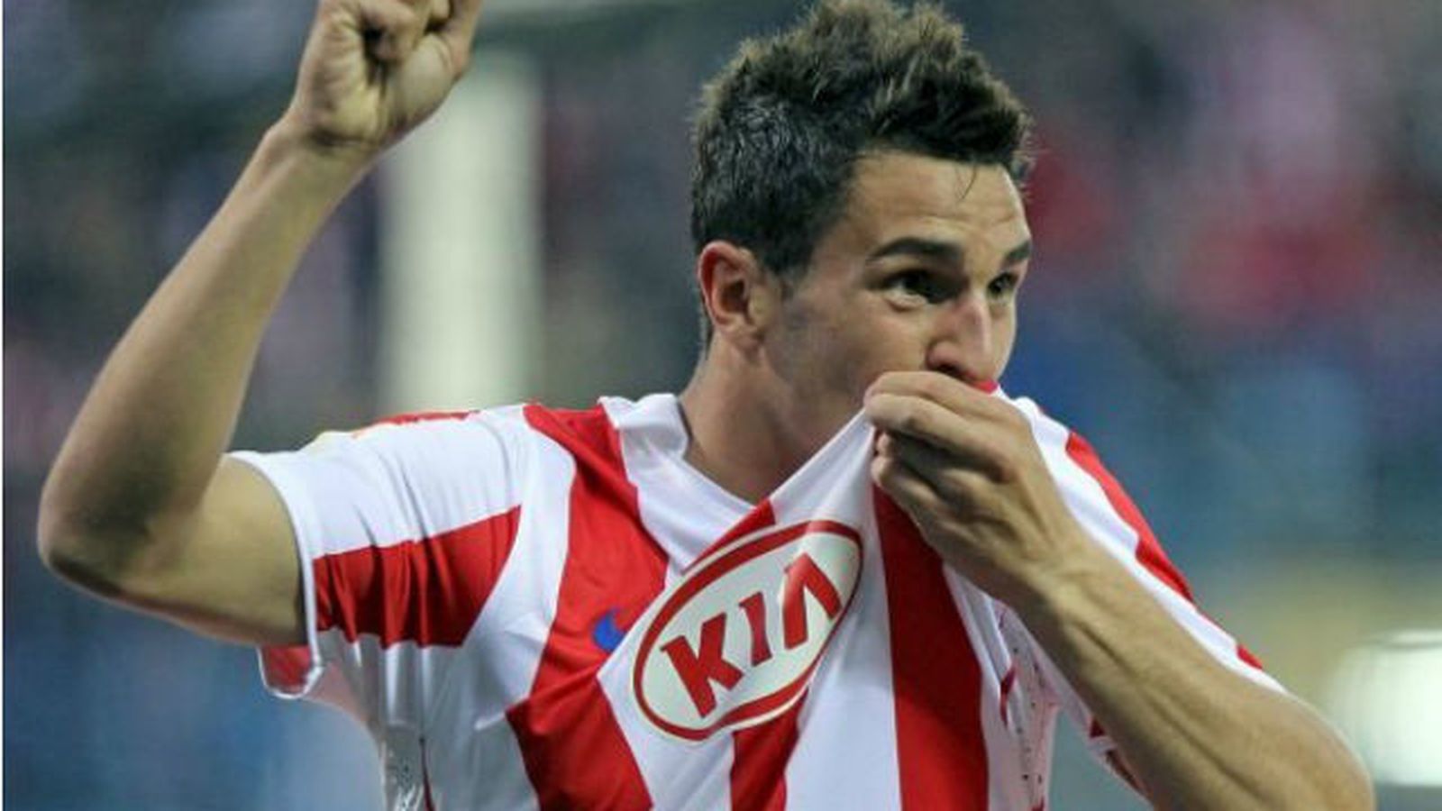 Koke besa el escudo