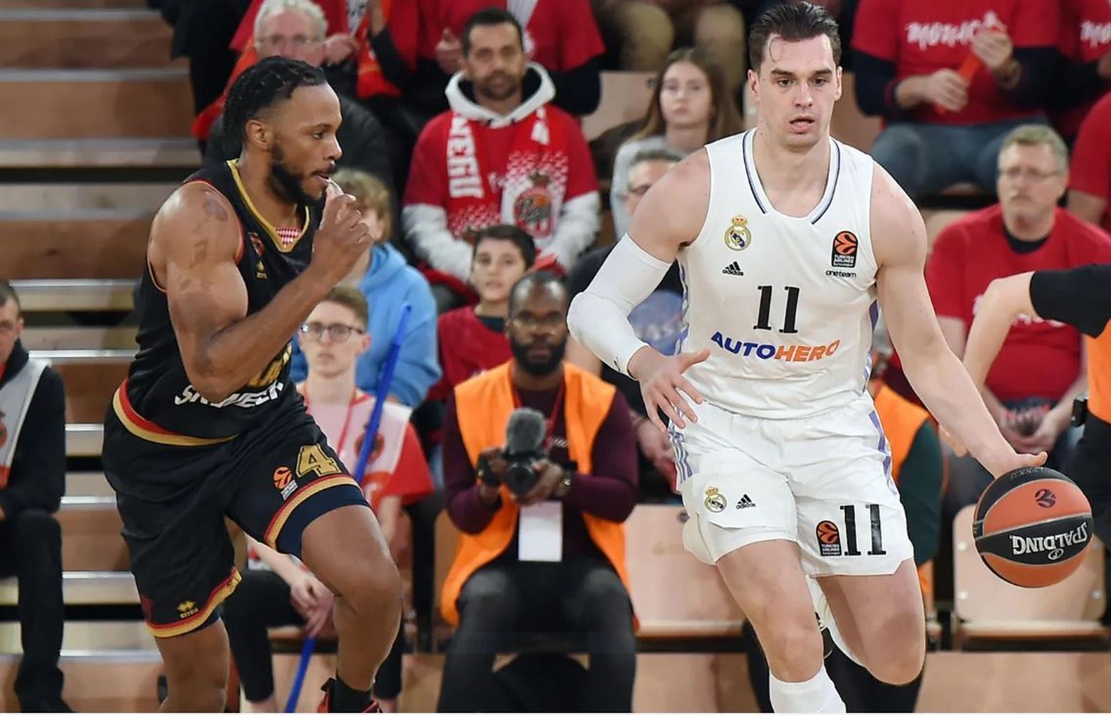 Hezonja ante el Mónaco