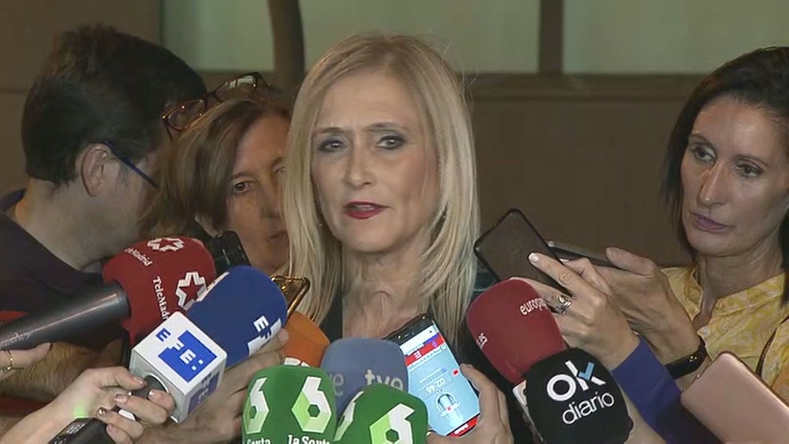 Cifuentes asegura que siguió la legalidad y los informes técnicos en sus adjudicaciones