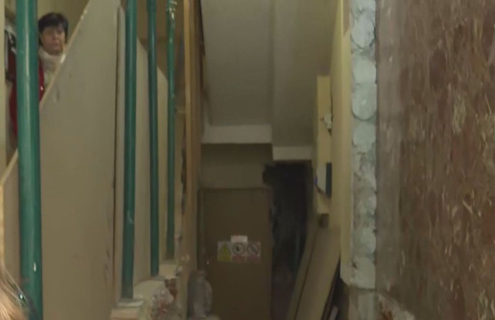 Vecinos de Latina, con la obra del ascensor paralizada por la negativa de un local comercial