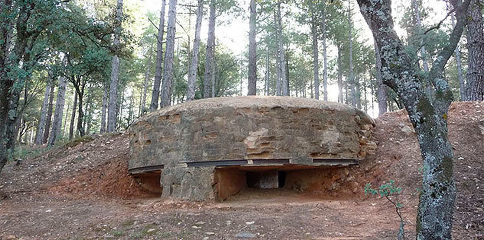 Nido de ametralladora del bando republicano en la ruta de la Guerra Civil - Batalla del Agua