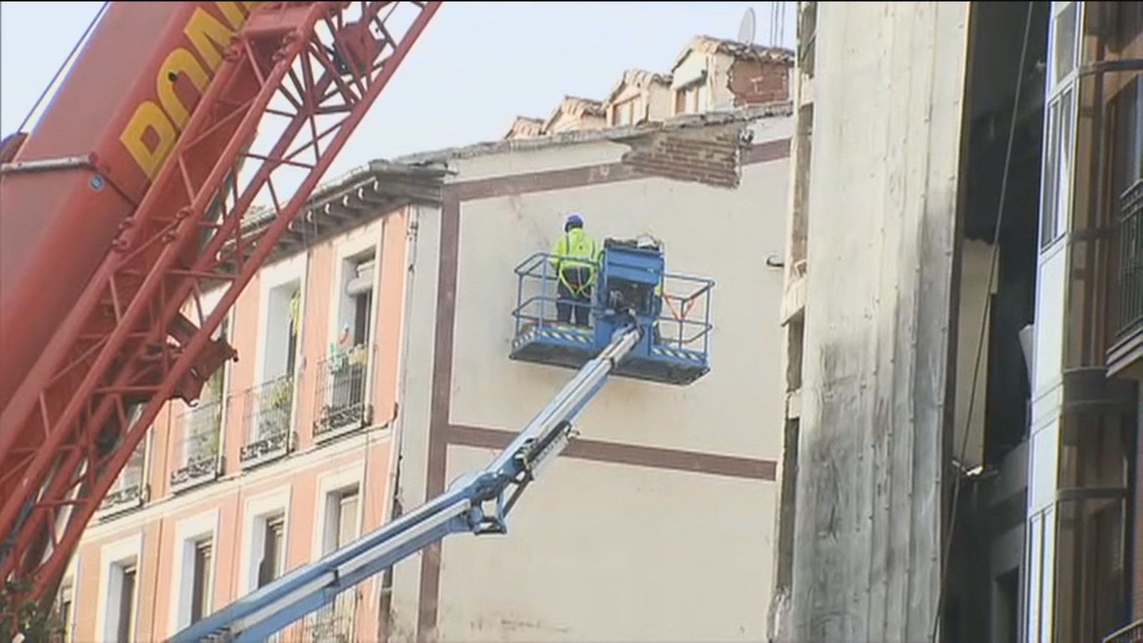 Los vecinos del 102 vuelven a sus casas una semana después de la explosión en la calle Toledo