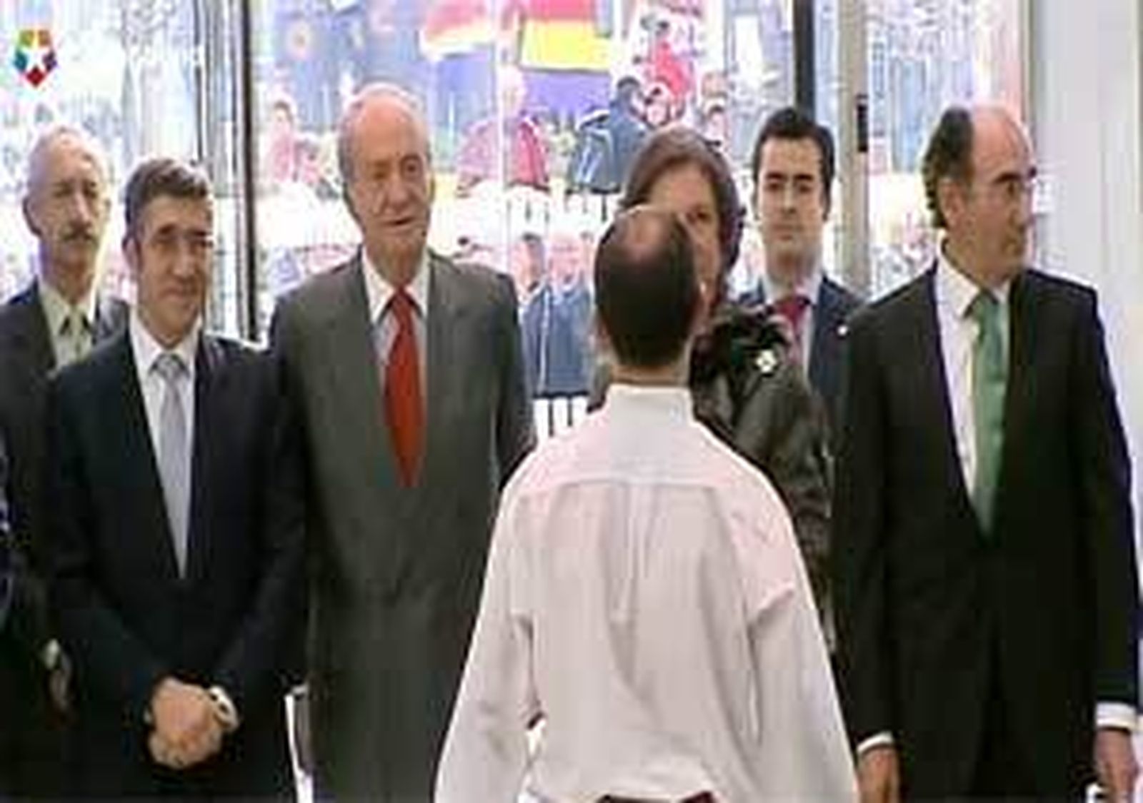 Los Reyes inauguran la Torre Iberdrola en Bilbao en medio de protestas