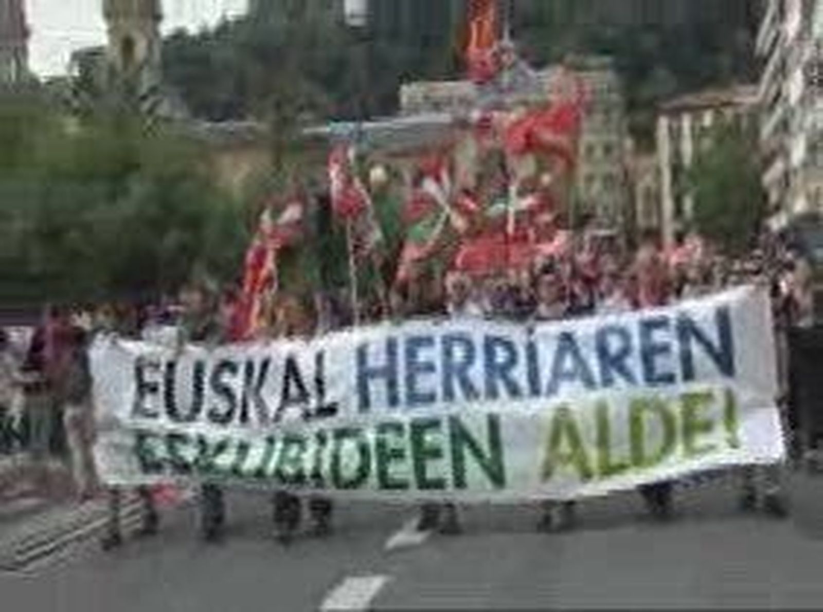 El PSOE vasco negocia la legalización de Batasuna