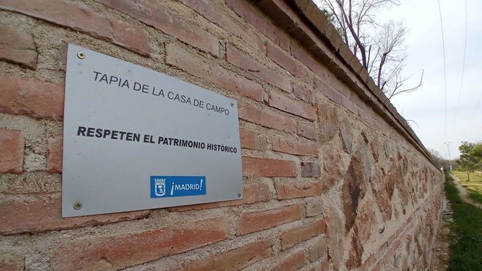 Finalizada la restauración de parte del muro histórico de la Casa de Campo