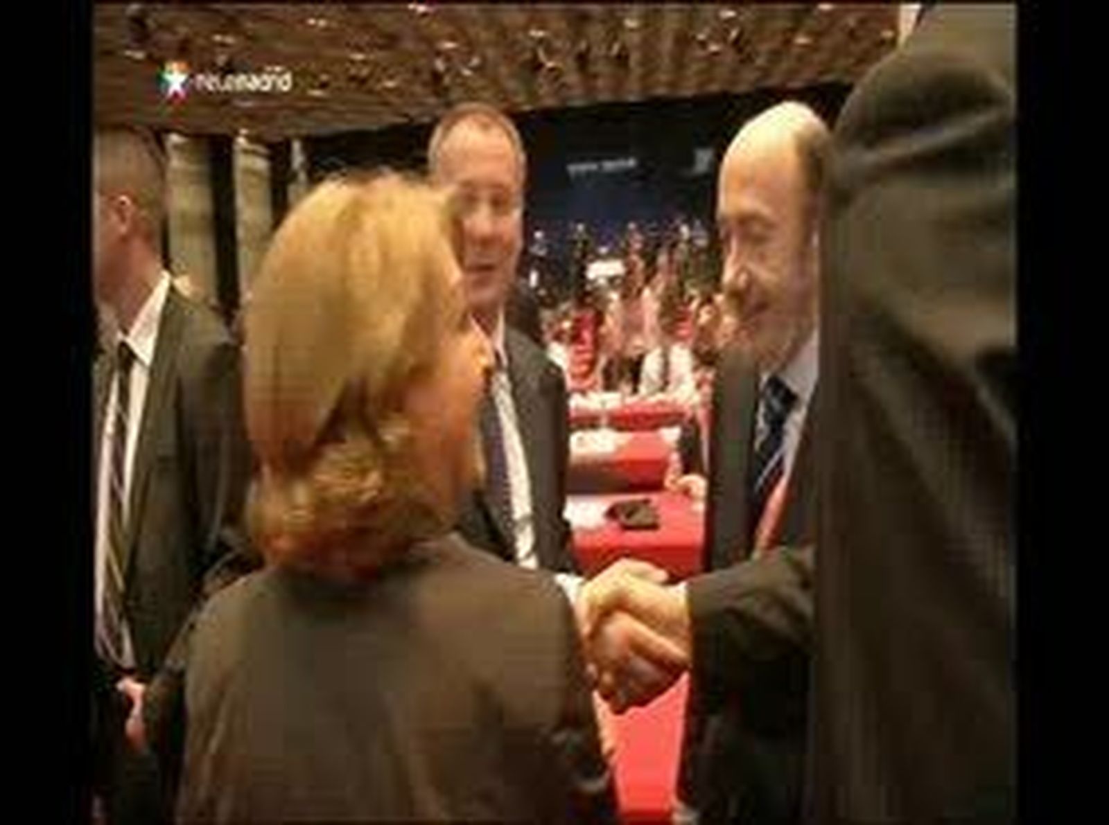 Rubalcaba pide  "adoptar decisiones  ya" porque "está en juego" el futuro de la UE