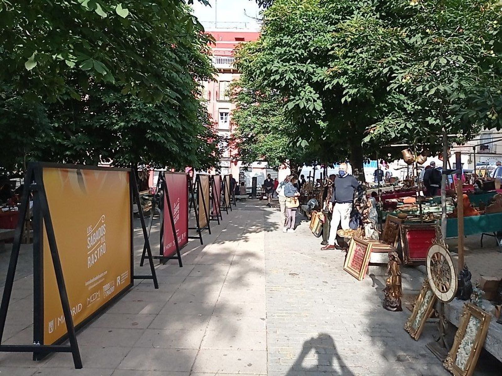 El ayuntamiento se reunirá con los comerciantes del Rastro para estudiar las ubicaciones en Vara del Rey