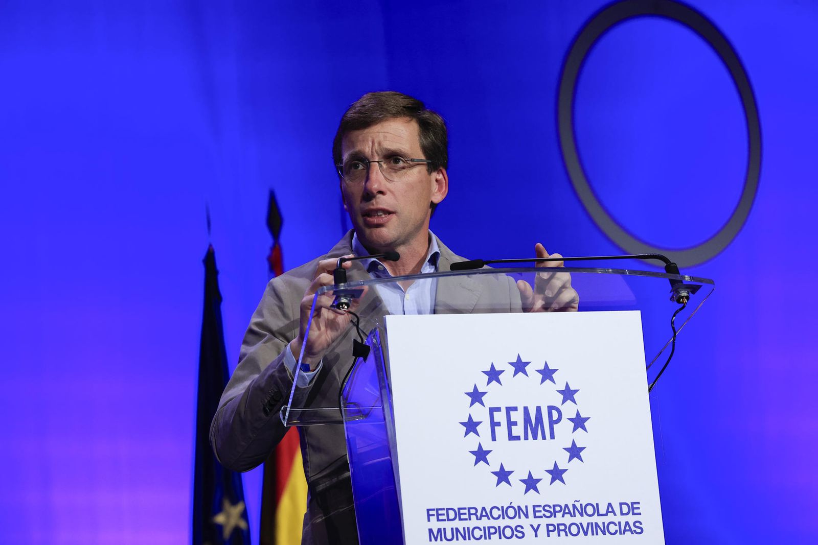 El alcalde de Madrid José Luis Martínez-Almeida durante su intervención este sábado en la celebración del Pleno de la Federación Española de Municipios y Provincias