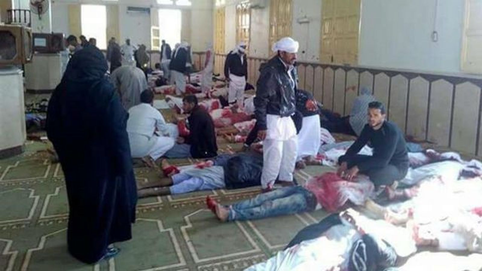 Elevan a 270 los muertos en el ataque terrorista en una mezquita en el Sinaí egipcio