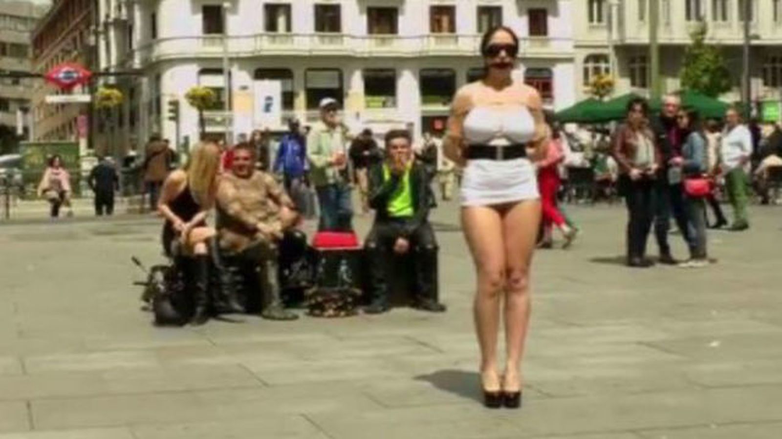 Difunden por internet imágenes porno grabadas de día en el centro de Madrid