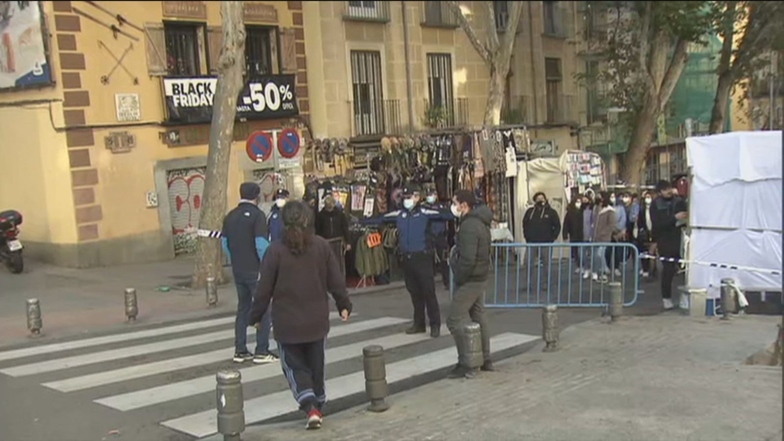 Cortes en el Rastro para controlar el aforo