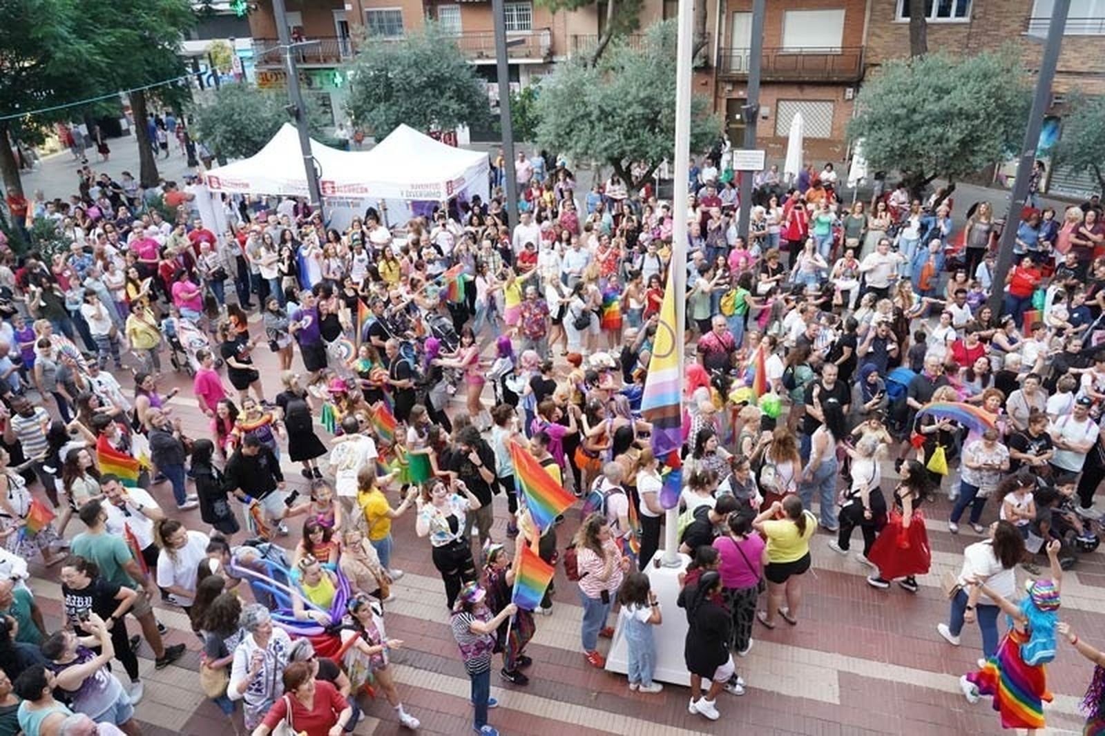 Izado de bandera y marcha del Orgullo LGTBI+ en Alcorcón