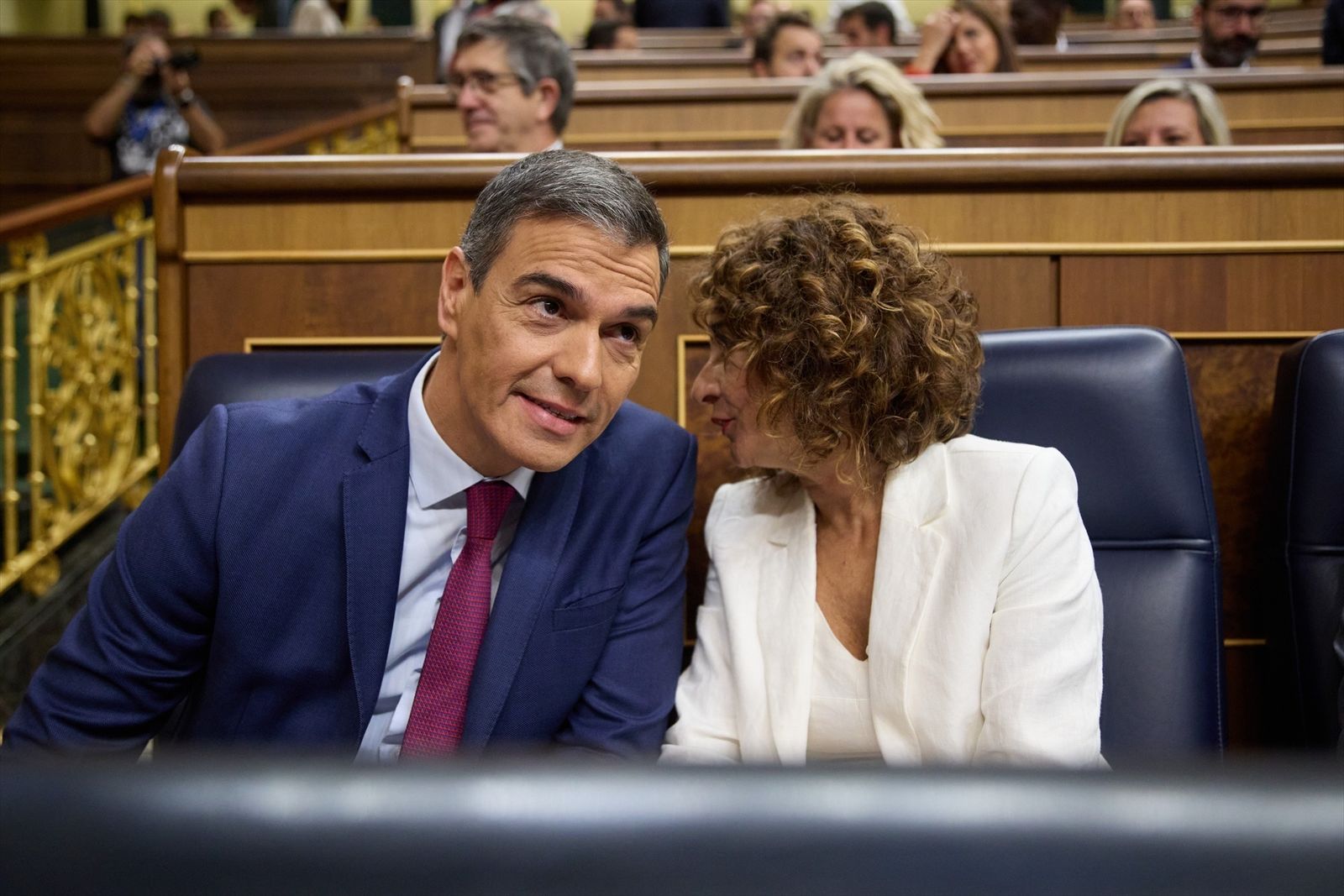 El presidente del Gobierno, Pedro Sánchez y la vicepresidenta primera y ministra de Hacienda, María Jesús Montero