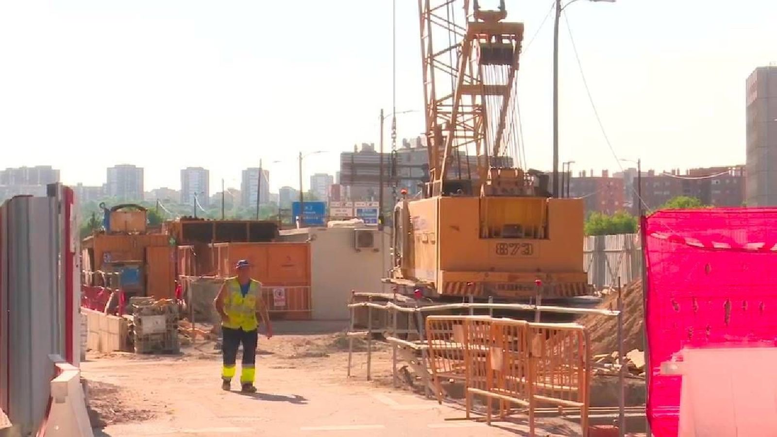 Quejas entre vecinos, conductores y comercios por las obras en Conde de Casal: "Nos han arruinado a todos"