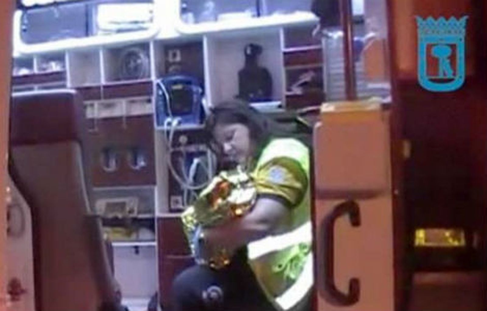 El Samur asiste en el domicilio a una madre parturienta y la traslada al hospital