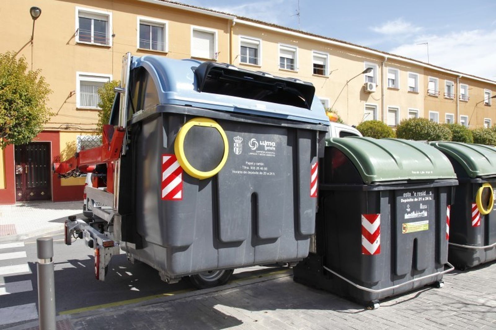 Colocación de contenedores de residuos en Getafe