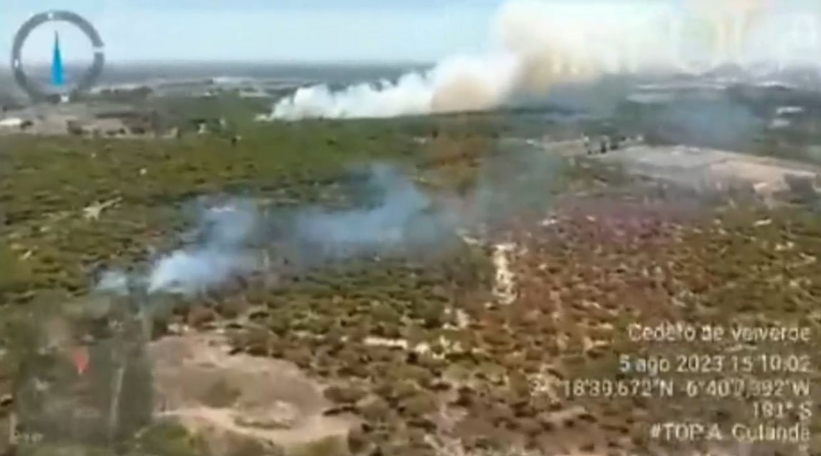 Imagen del incendio forestal que se ha iniciado esta tarde con dos focos en un campo de Bonares