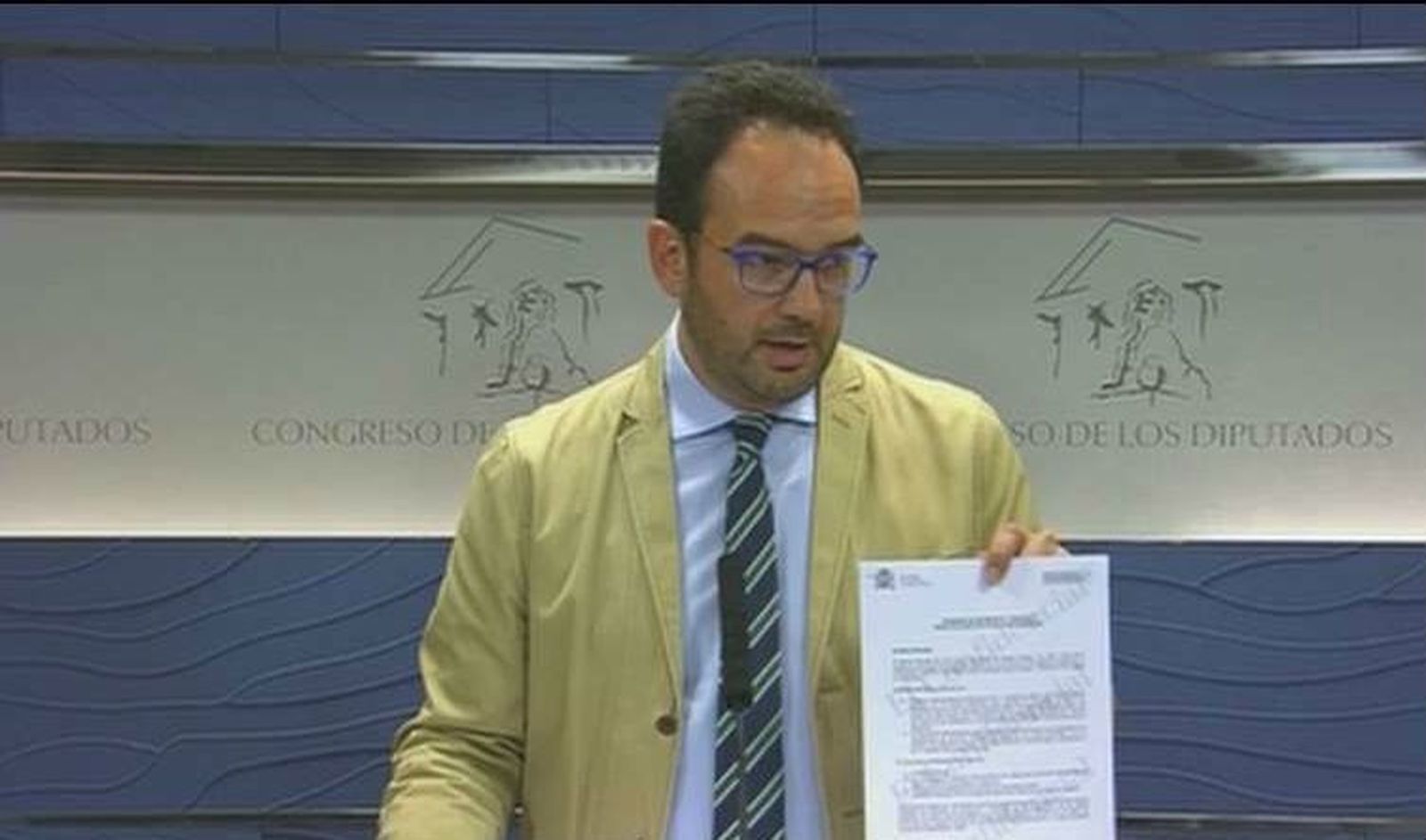 PSOE y Podemos piden la comparecencia de Guindos para aclarar el nombramiento de Soria