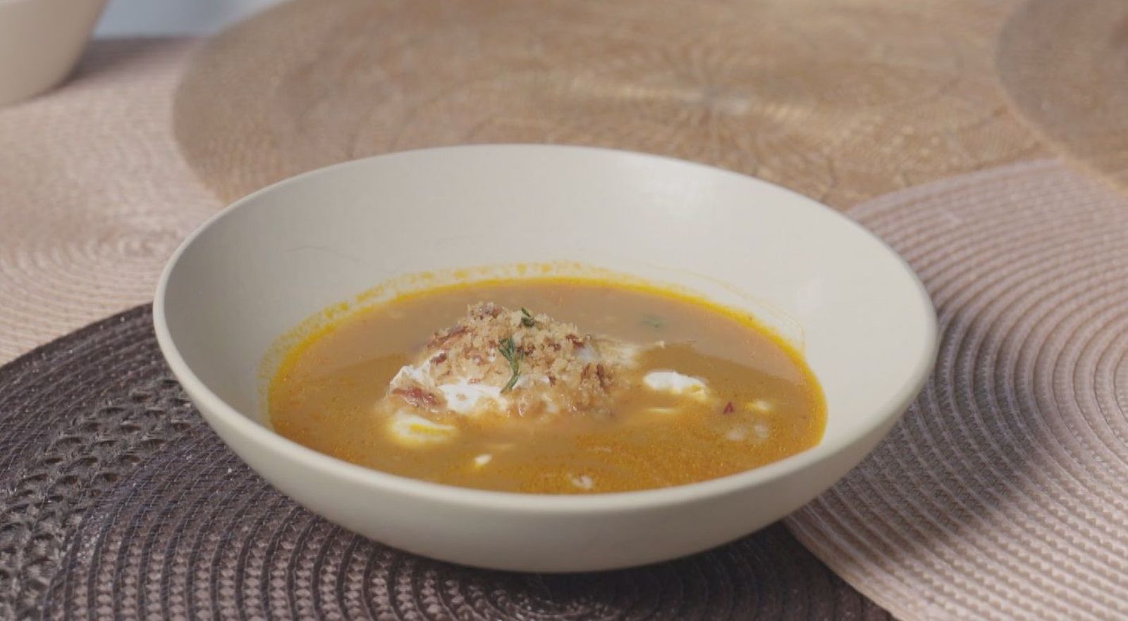 Sabor a Madrid: Sopa de ajo con huevo poché y tierra de jamón en Recoletos