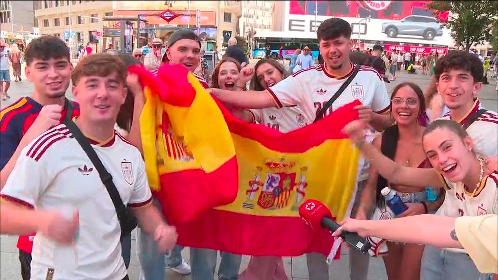 Madrid llena su calles con los colores de la Selección ante la gran final