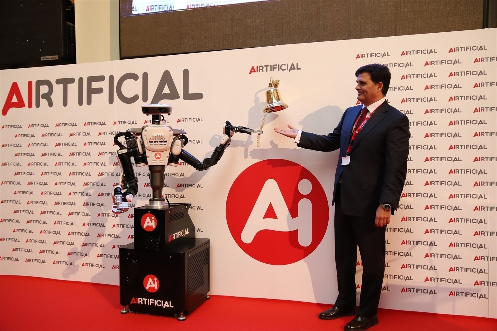 Debut de Airtificial en Bolsa en 2018 con el toque de campana de un robot