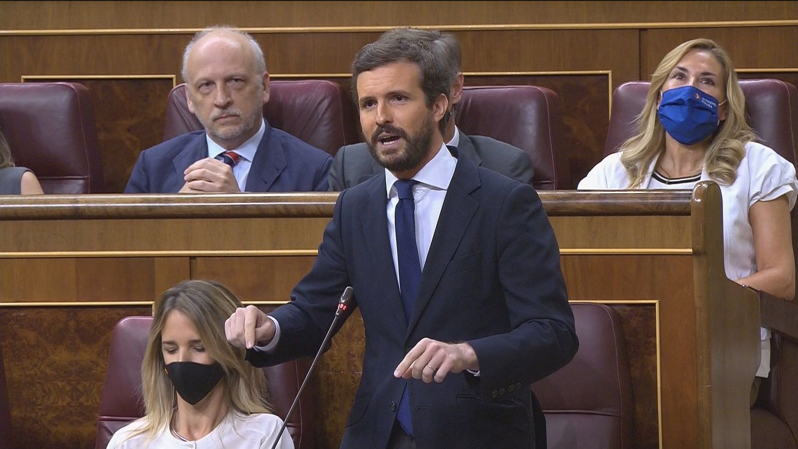 Sánchez afea al PP su "cero" apoyo en la UE y Casado critica su "autobombo"por lo que califica de rescate