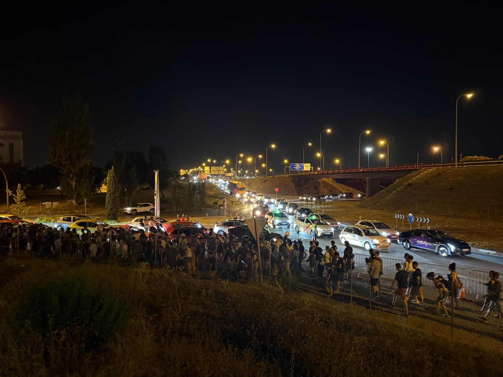 Tráfico atascado y  gran afluencia peatonal en el término de Getafe por el festival Mad Cool