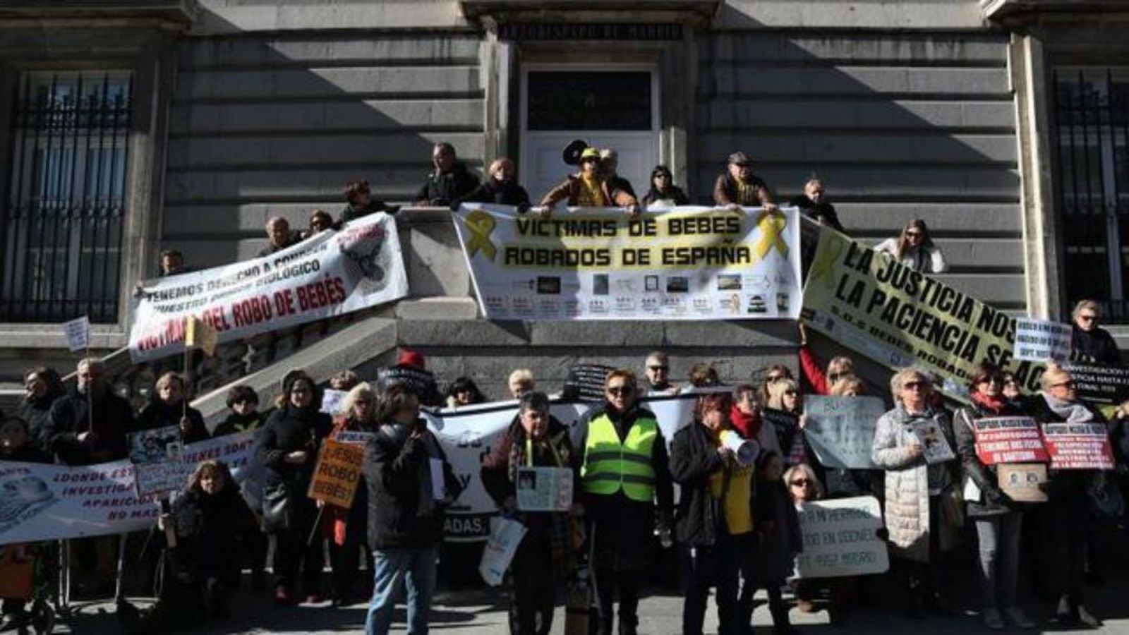 Comienza el juicio contra doctor Vela, el primero por bebés robados en España