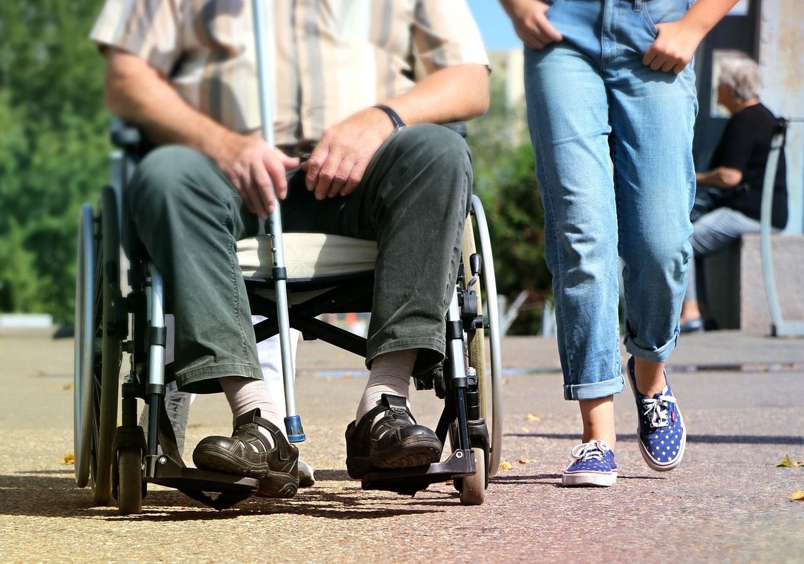 Aunque sube un 23% la formación en cuidados a mayores, no se cubren las plazas necesarias