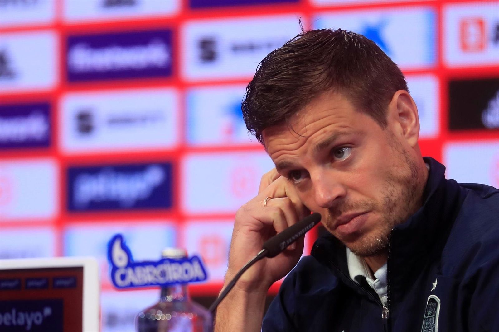Grito de auxilio de Azpilicueta a la afición: "Tenemos que sacarlo juntos"