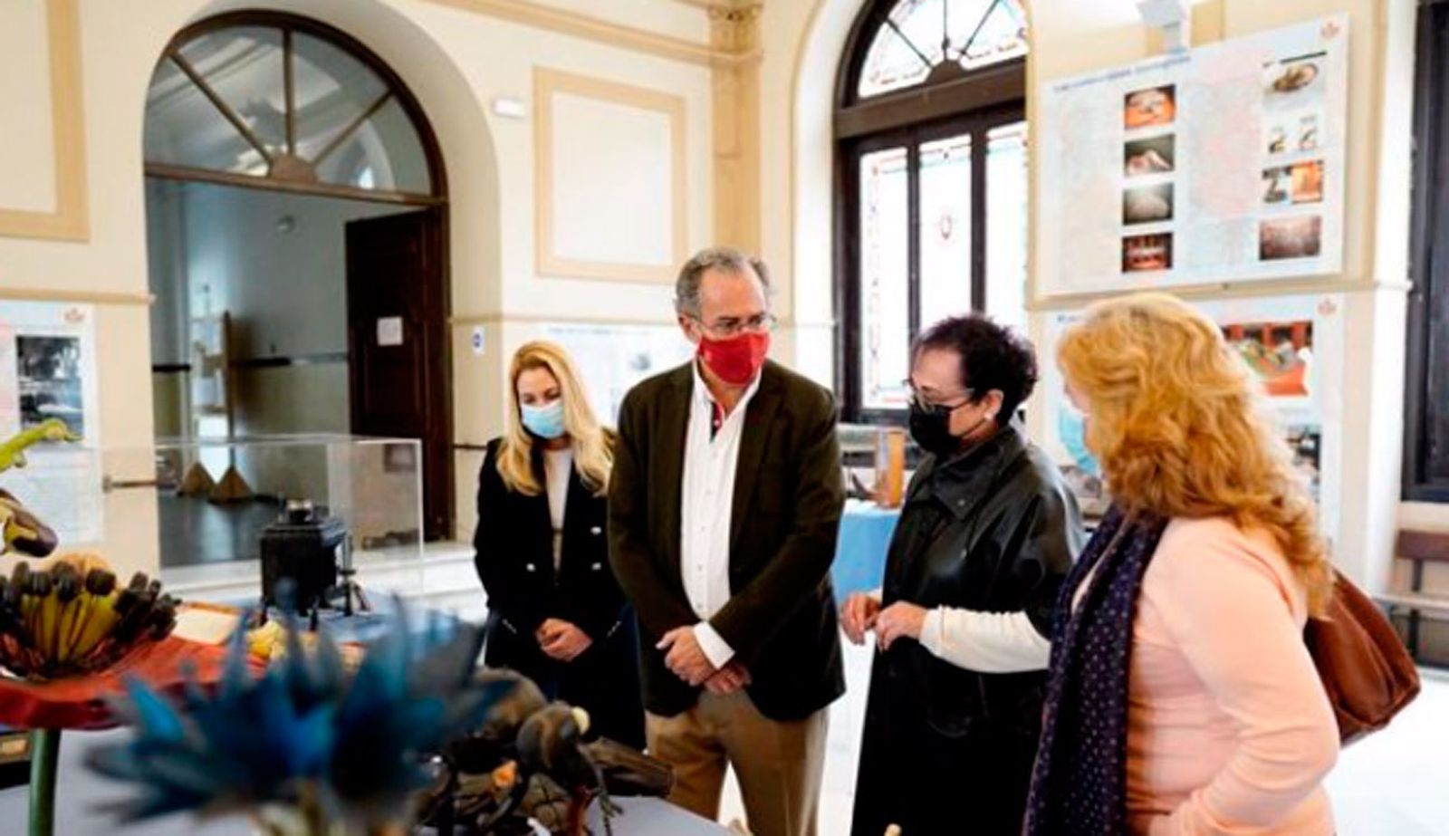 Enrique Ossorio durante su visita al IES Cardenal Cisneros de Madrid