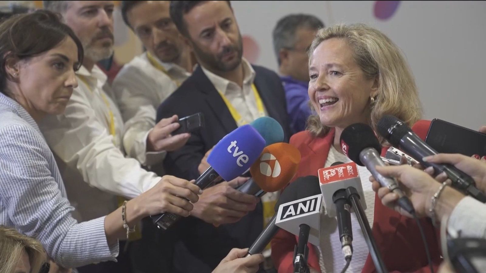Calviño replica a Díaz y dice se garantizarán los intereses de España en Telefónica