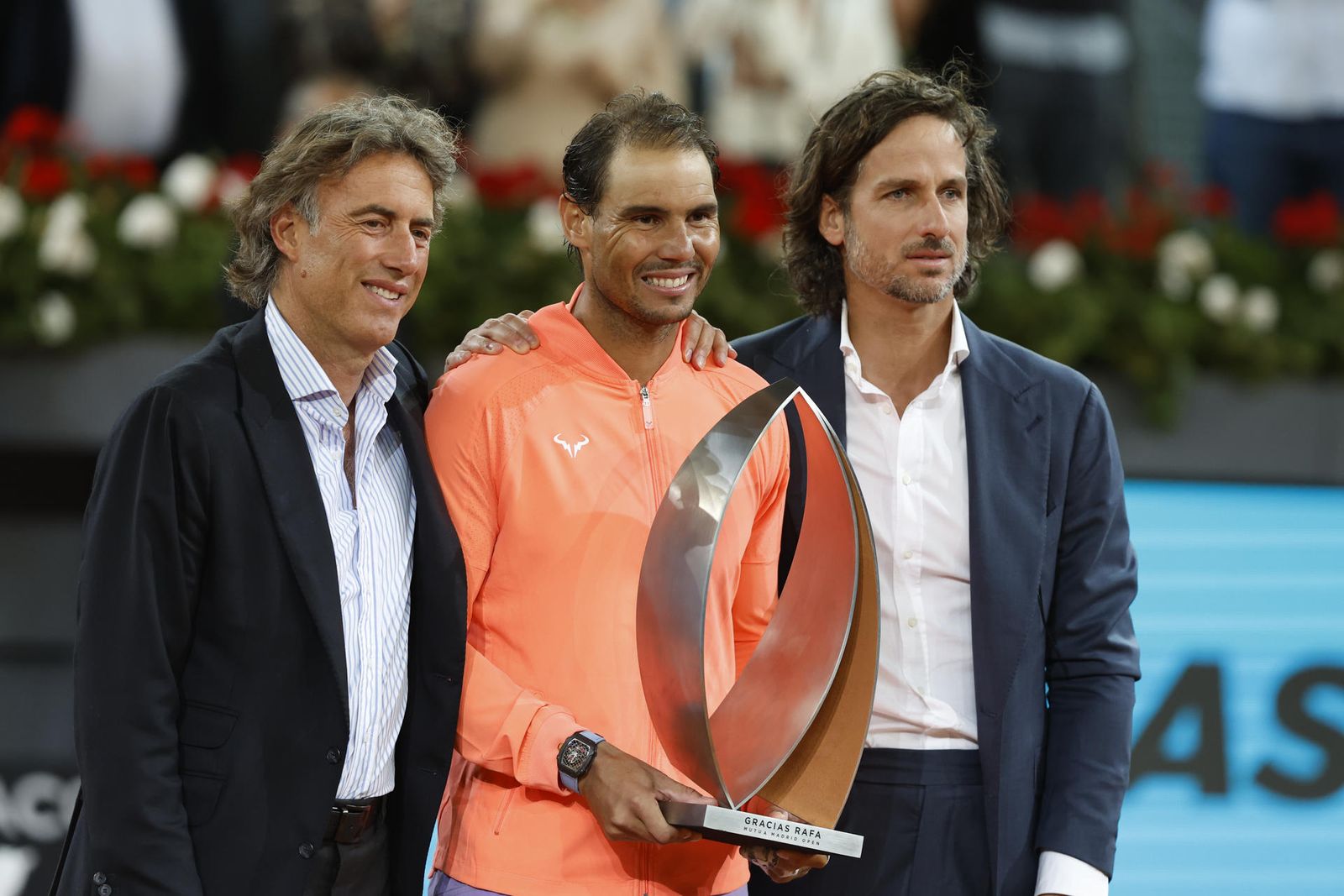 Nadal, con un trofeo especial del Mutua Madrid Open