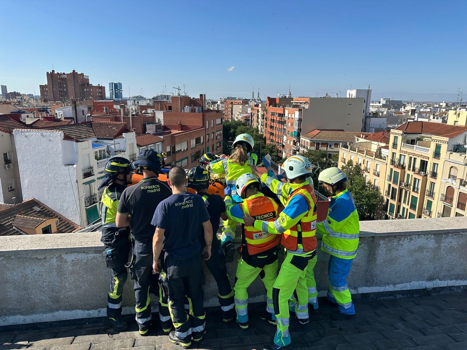 Un hombre de 47 años, herido grave tras sufrir una caída de 5 metros mientras trabajaba