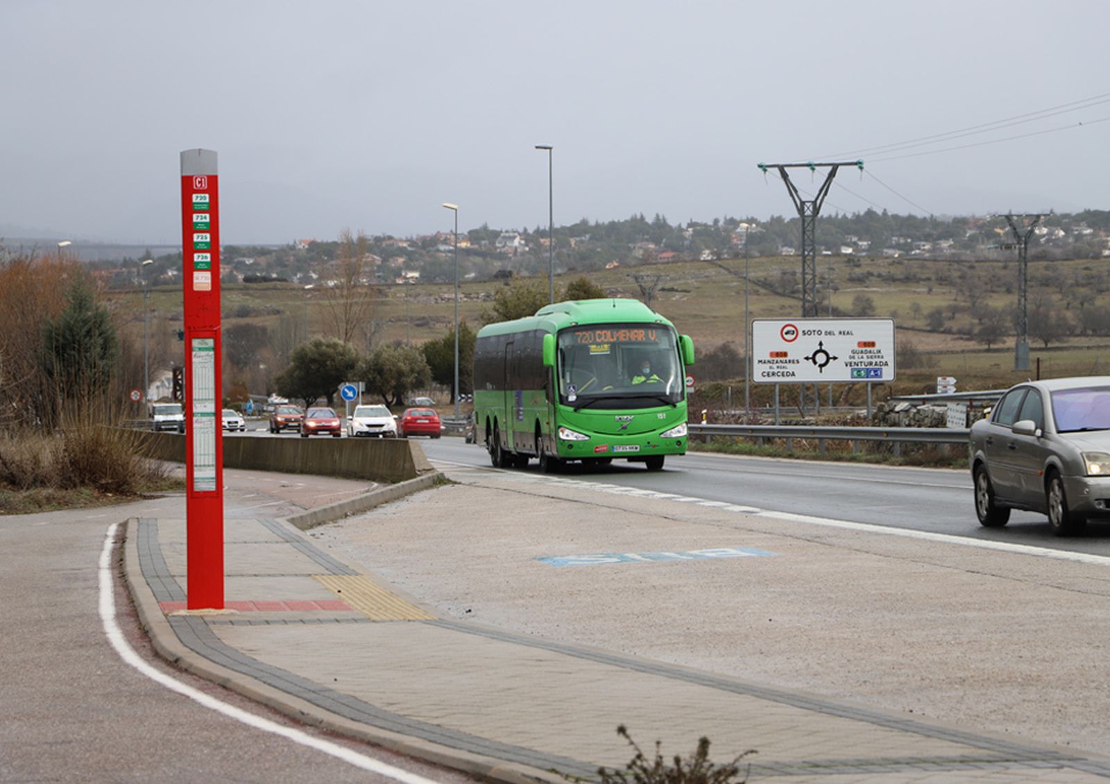 Una de las paradas de autobús de la M-862